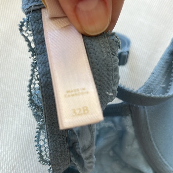 LOVE by GAP 32B pretty lace Demi bra worn once, gorgeous blue, lace and satin - Picture 7 of 8